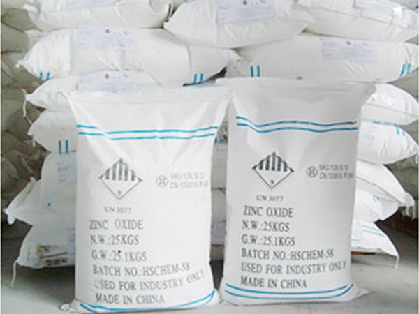 Zinc oxide in lined woven bags
